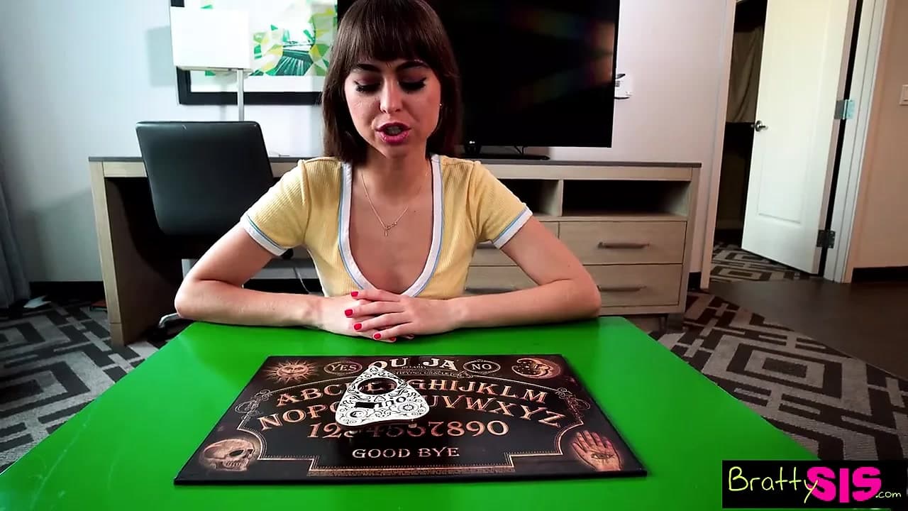 Bratty sis - hayatta kalmak için üvey kardeşimi beceriyor