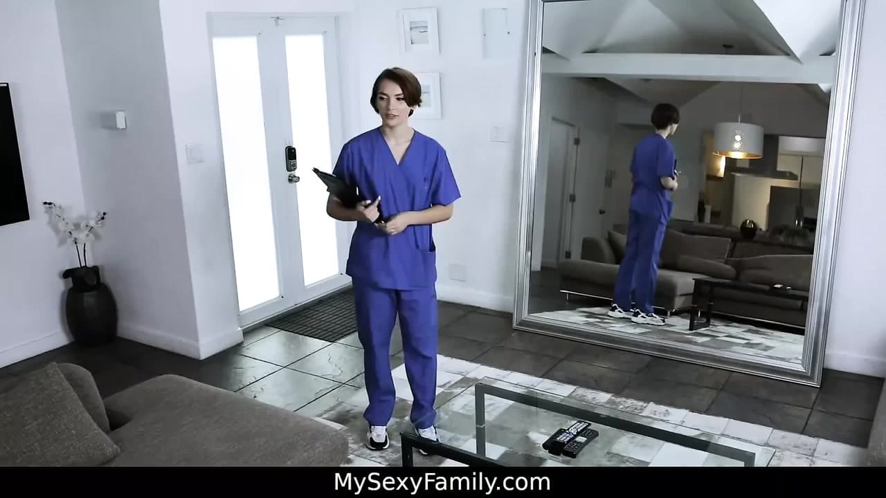 Üvey kızkardeş kahrolası ona üvey kardeş için yardım ona dinlenmek