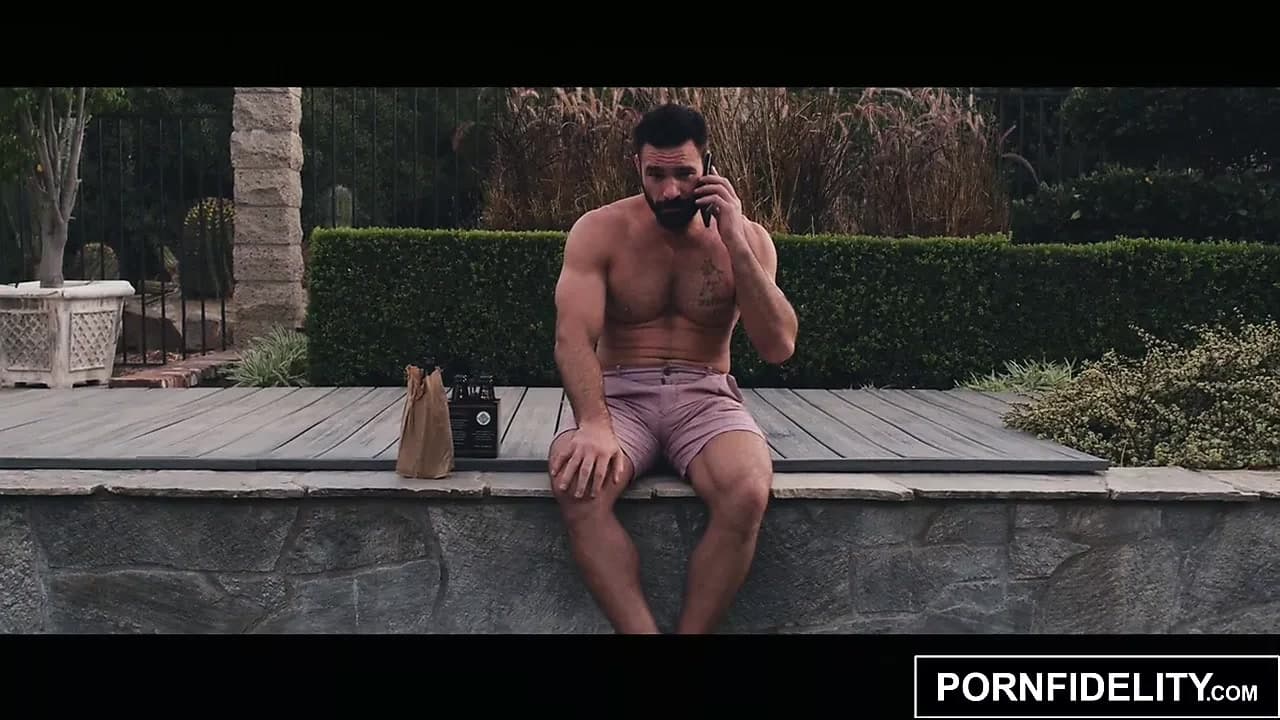 Pornfidelity anna çan tepeler dövülerek havuz başı