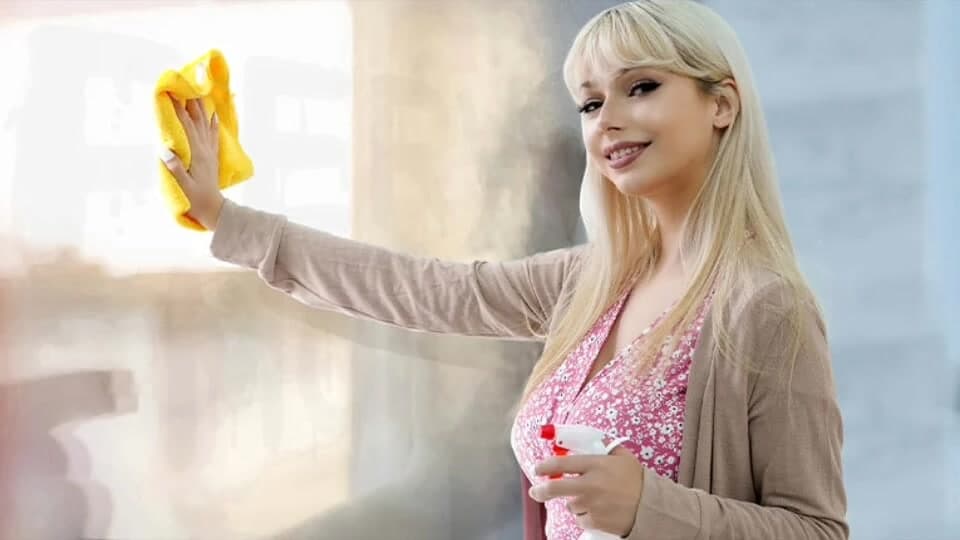 Pervmom - büyük memeli sarışın orta yaşlı seksi kadın Jessica Starling azgın üvey oğlunun memelerini havuzda sikmesine izin veriyor