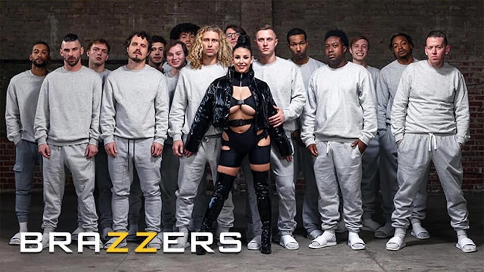 Bomba melek beyazı tatmin eder, odadaki tüm aç sikleri yutar - brazzers