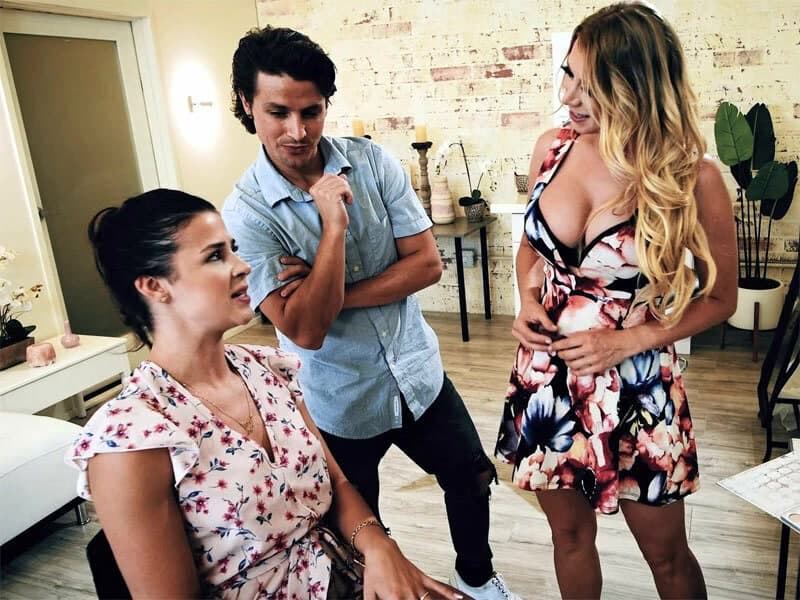 bakire genç kylie roket yeğeni ve üvey teyzesi tarafından manipüle