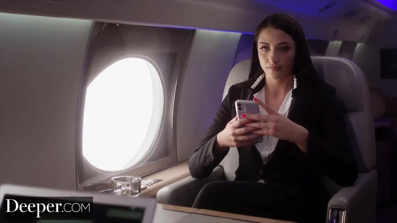 Derin. Seth baskın patron Angela White'a boyun eğiyor