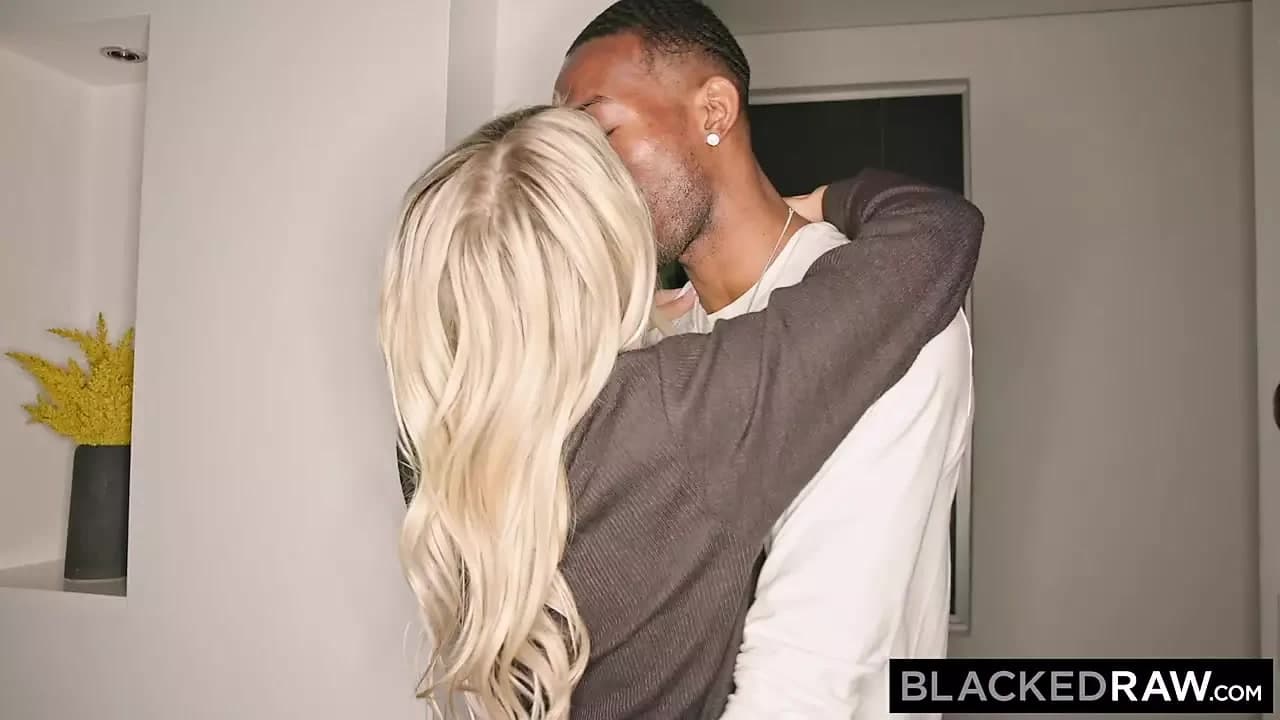 Blackedraw - çarpıcı model Jill bütün gece kalın büyük zenci yarağına biniyor