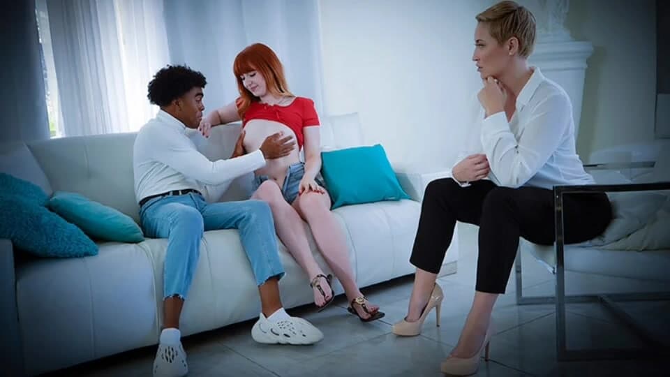 Ryan Keely foster üveysona nd üvey kızı Hannah Grace'e seks eğitimi dersi veriyor