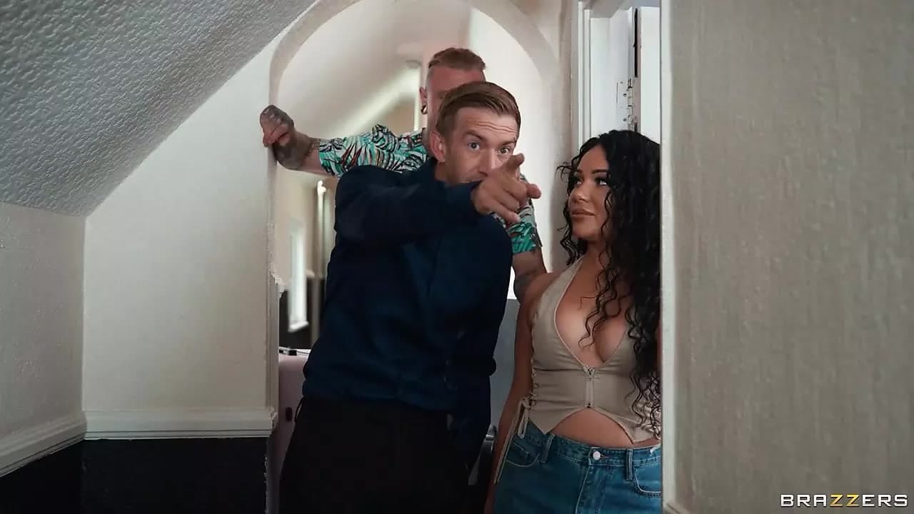 Lola Bratz Brazzers'ı beklediğimiz oda değil