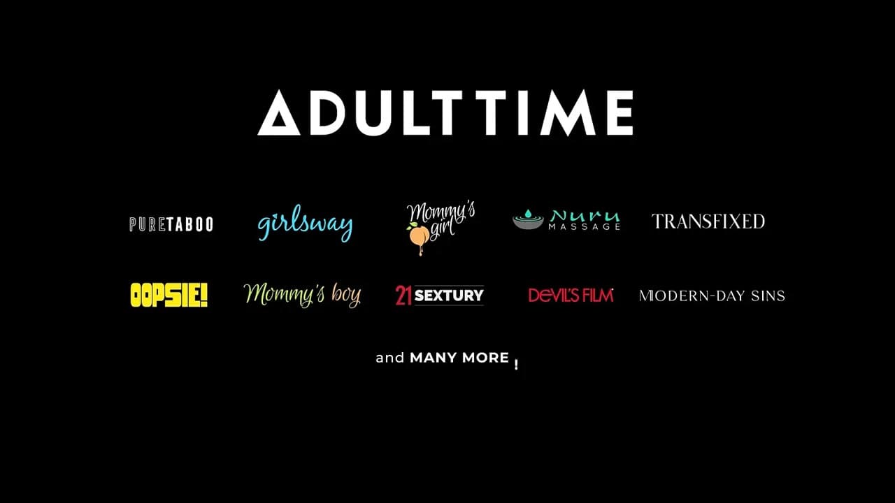 ADULT TIME - ateşli Sophia Burns korunmasız anal sikilmeden önce havuz başında kendi göt deliğiyle oynuyor