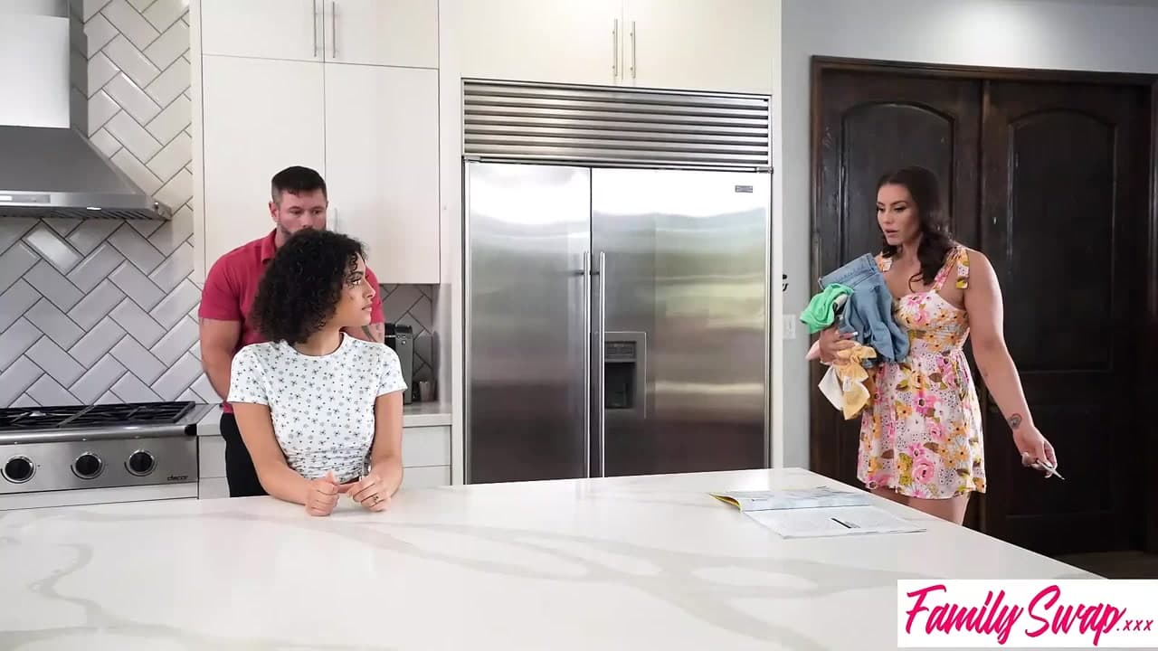 "Külotunuz yerde. Az önce ne yapıyordunuz?" Mandy Waters Dani Diaz'a soruyor -s6:e9