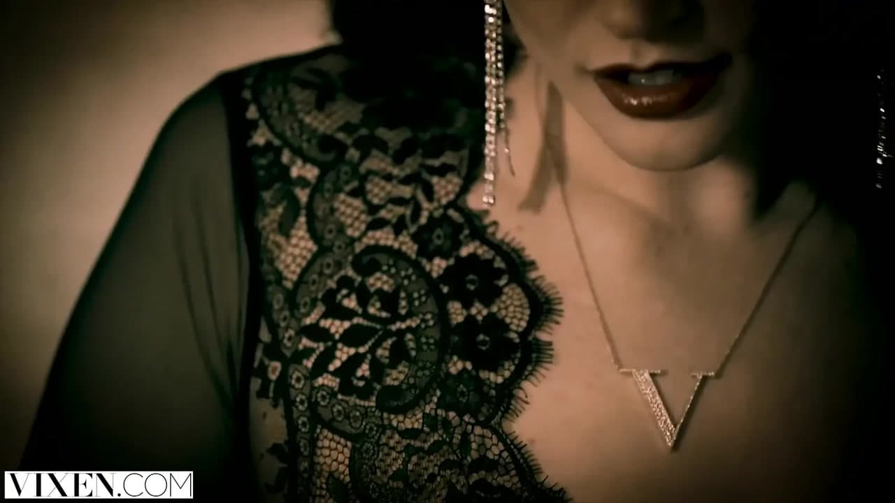 Vixen - Tori Black partiden sonra bir ödül şovunda iki yarak alıyor