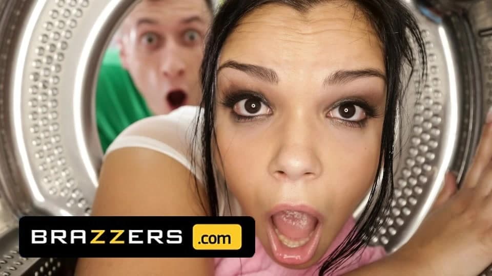 Charlie Dean sofia lee'yi kurutucuda götü dışarıda bulurken karşı koyamıyor - brazzers