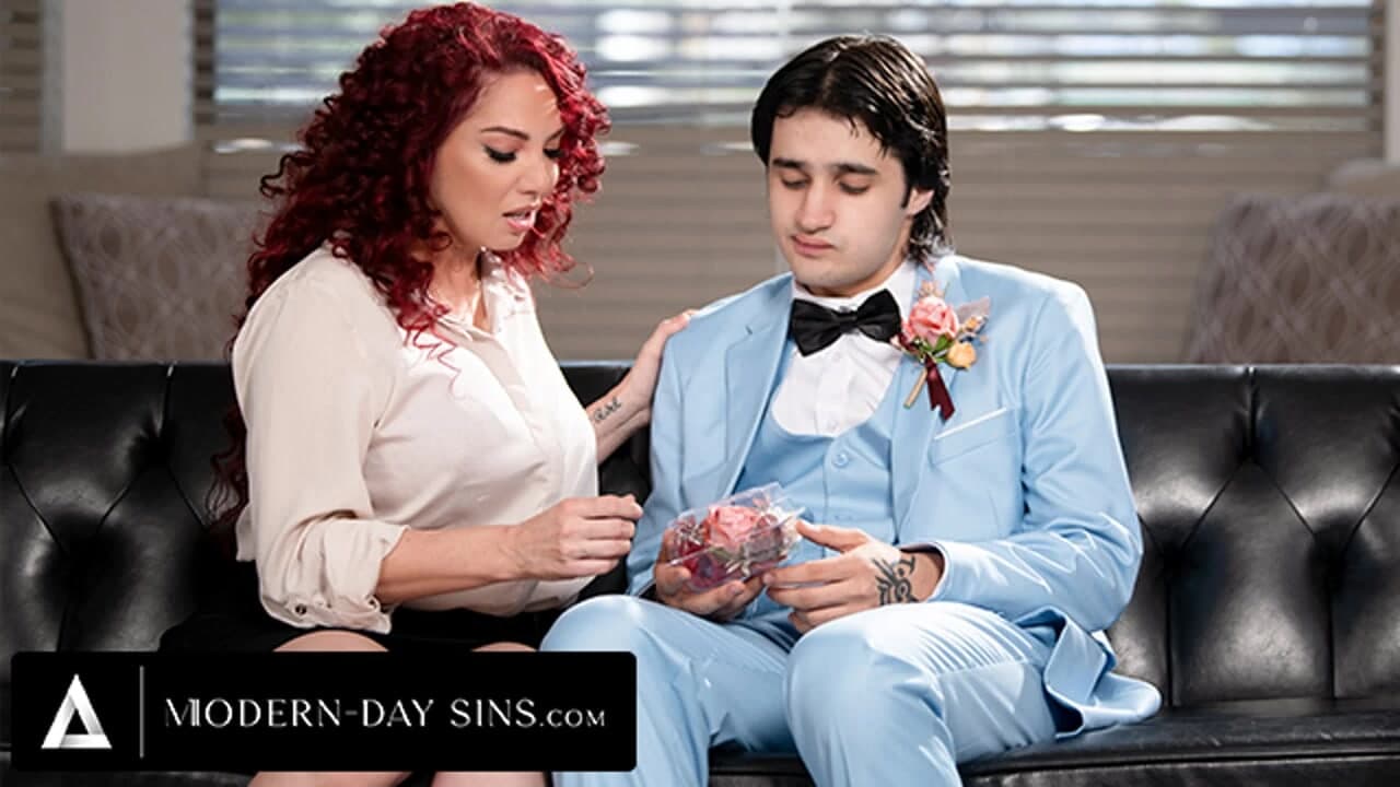 Modern zamanların günahları - sevecen kızıl saçlı orta yaşlı seksi kadın kiki d'aire ıslak amcığıyla baloya terk edilen oğlanı teselli ediyor