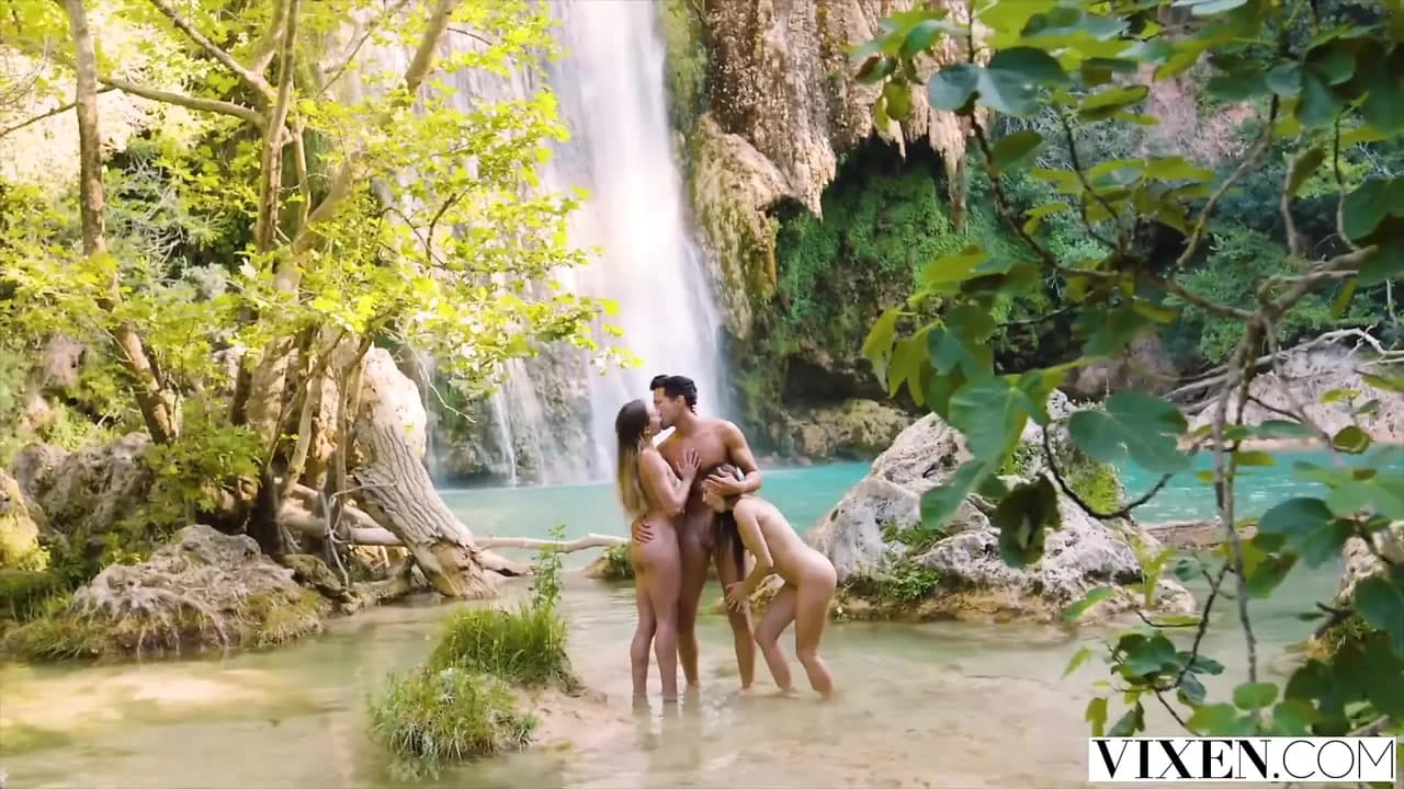 Vixen tatilleri üçlü seks için