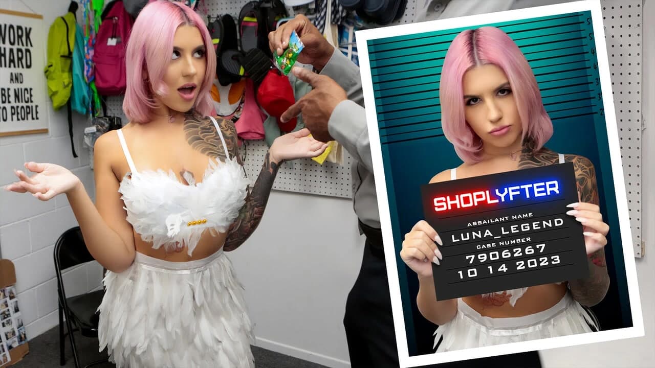 Seksi kız sıska cadılar bayramı kostümü içinde giyinirken mağazadan şeker alırken yakalanıyor -shoplyfter
