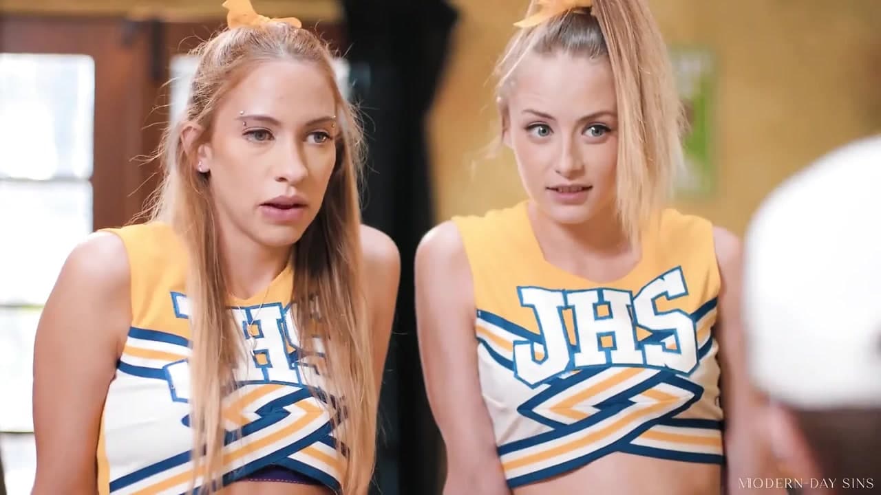 Günümüz Günahları - Ahlaksız Amigo Kızlar Khloe Kapri ve Kyler Quinn, sapık kolej koçu tarafından sikildi!