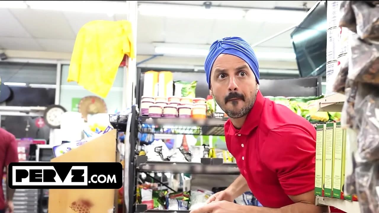 Kalın Lily Lou hırsızlık yaparken yakalandı iki bodega memuru tarafından cezalandırılıyor