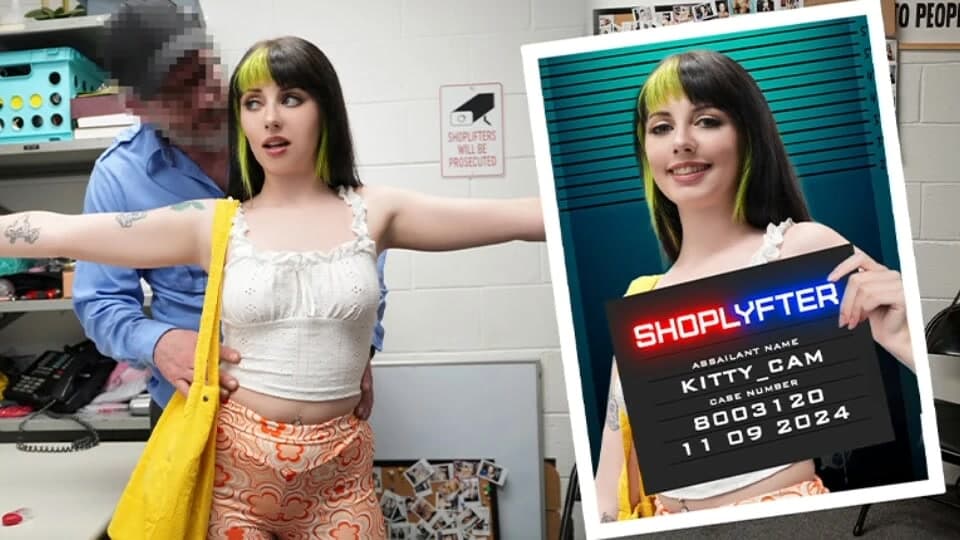 Shoplyfter - sevimli yeşil saçlı hırsız güvenlik görevlisi tarafından yakalanıyor ve sikiliyor