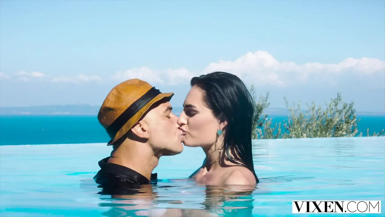 Vixen ona doyamıyor